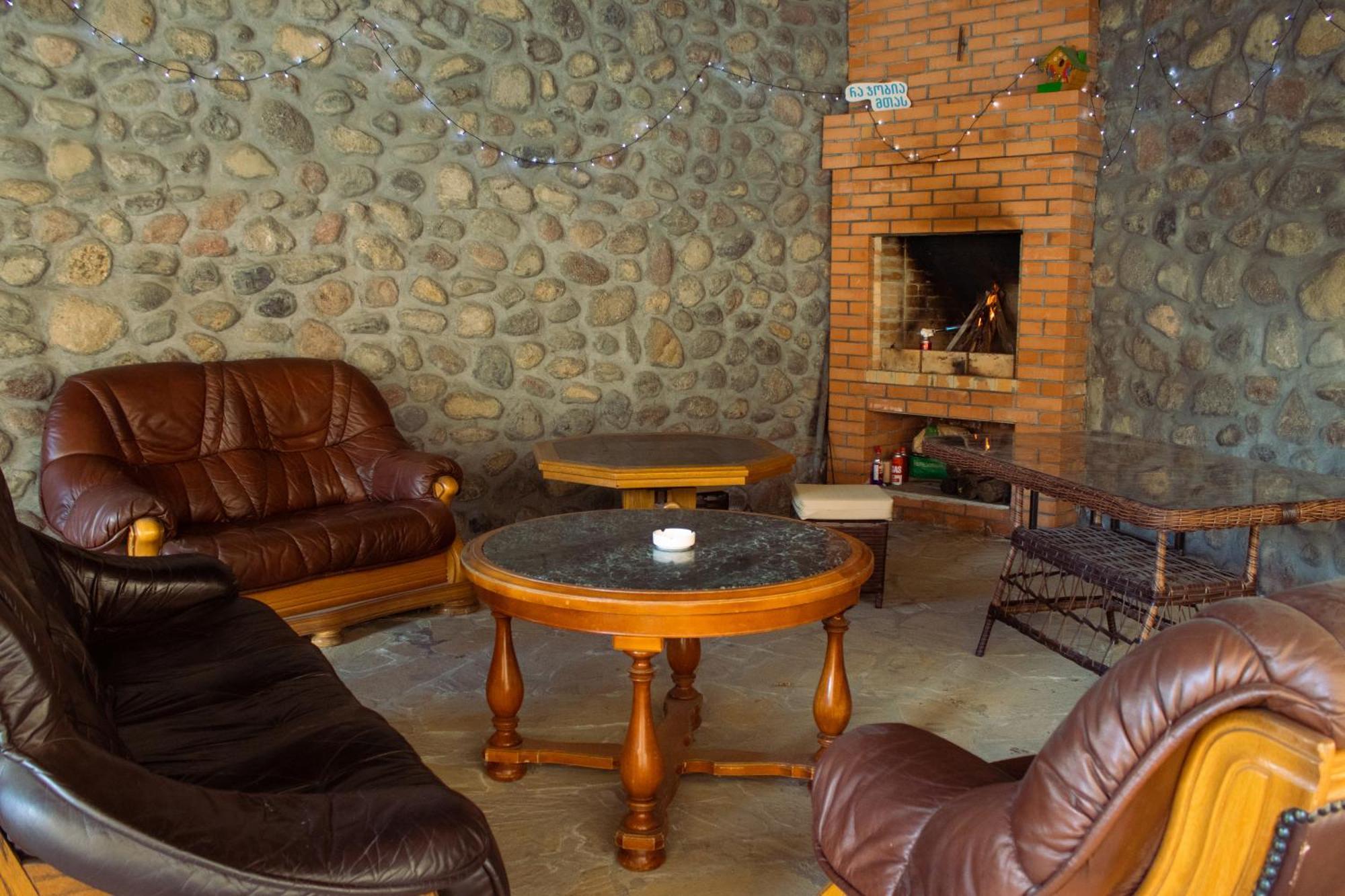Guest House Oxygen Kazbegi Eksteriør bilde