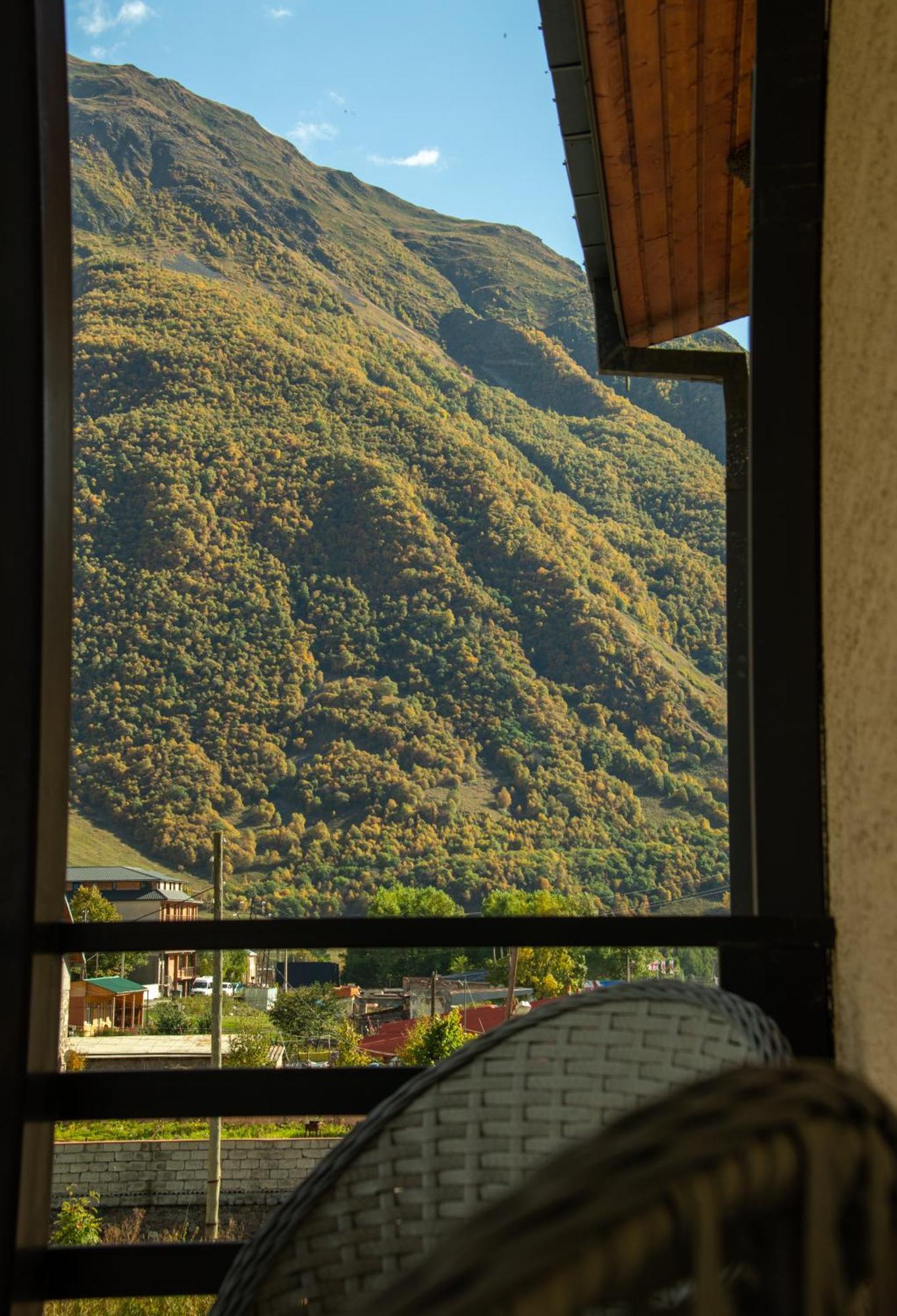 Guest House Oxygen Kazbegi Eksteriør bilde